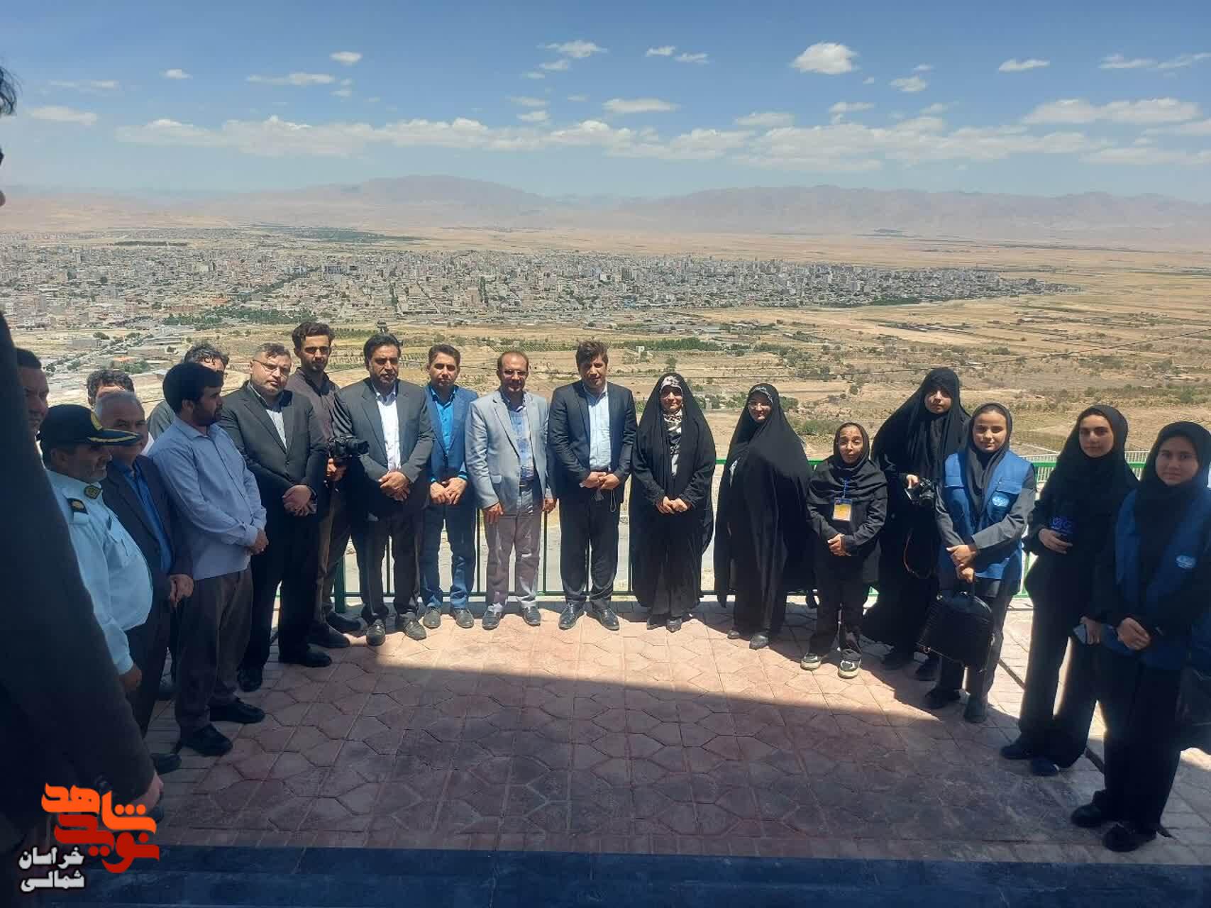 تصاویر/ آیین عطر افشانی گلزار مطهر شهدای گمنام شهرستان شیروان واقع در جبل النور