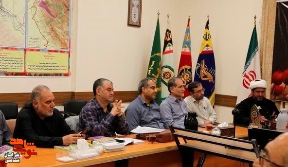 کتاب «سرباز لشگر پابرهنه‌ها» در محفل خاطره‌گویی پیشکسوتان دفاع مقدس خراسان شمالی نقد شد+ تصاویر