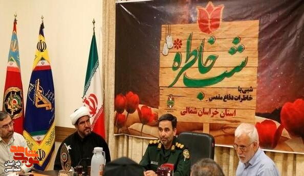 کتاب «سرباز لشگر پابرهنه‌ها» در محفل خاطره‌گویی پیشکسوتان دفاع مقدس خراسان شمالی نقد شد+ تصاویر