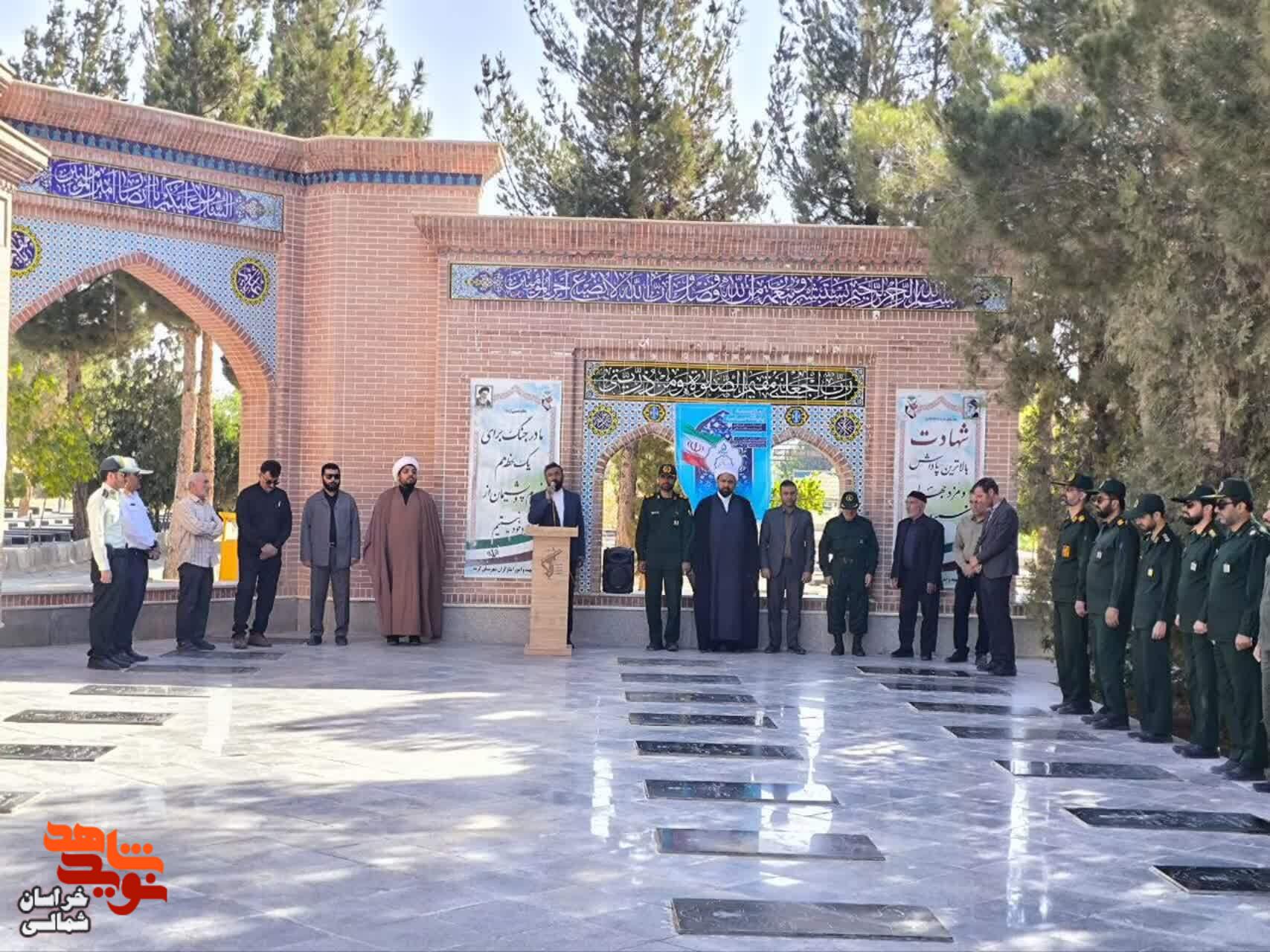 غبارروبی و عطرافشانی مزار شهدا=تصاویر