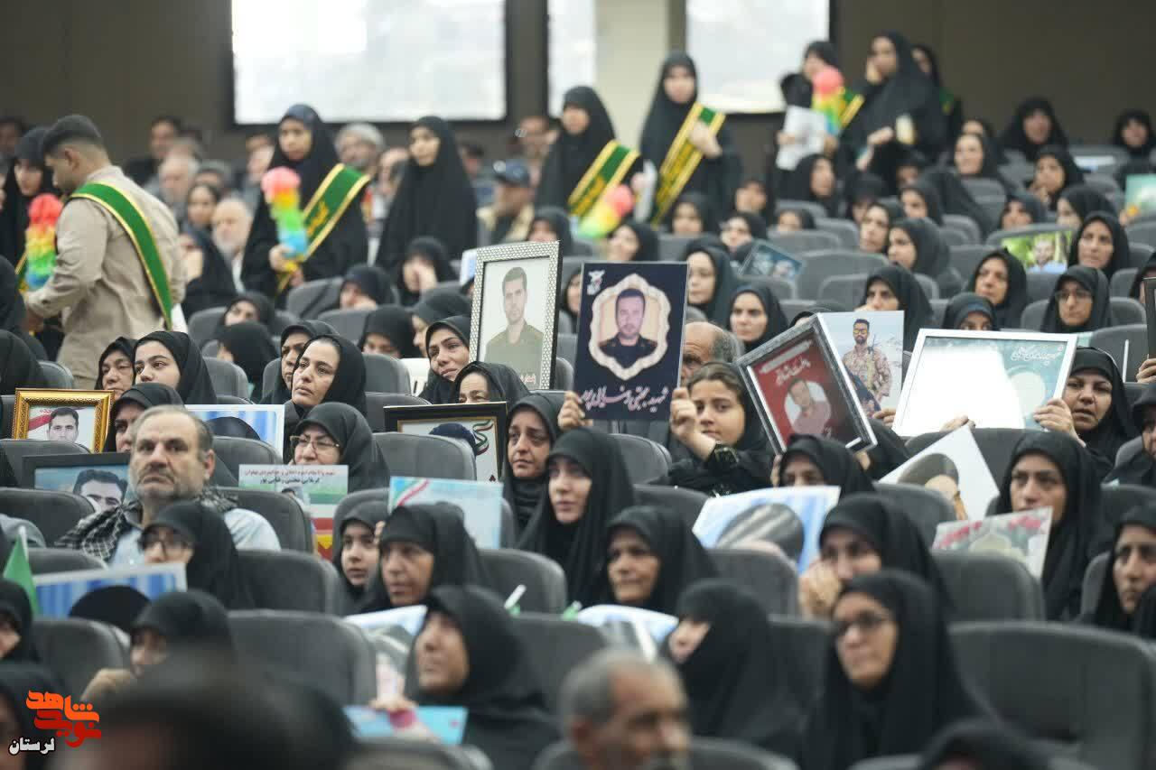 آیین گرامیداشت اربعین ۸۶ شهید والامقام لرستانی در دفاع مقدس ۱۲ روزه برگزار شد