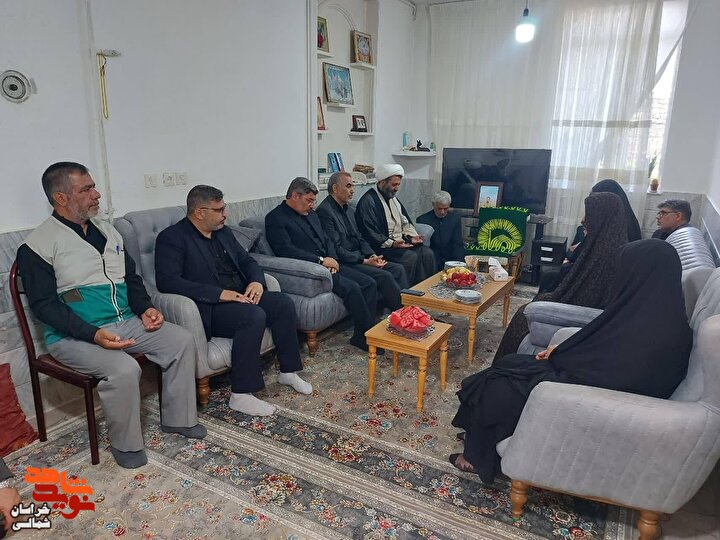 حضور مسئولین در منزل شهدای جنگ رمضان+ تصاویر