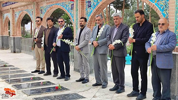 آیین عطر افشانی مزار مطهر شهدای غریب در اسارت خراسان شمالی برگزار شد