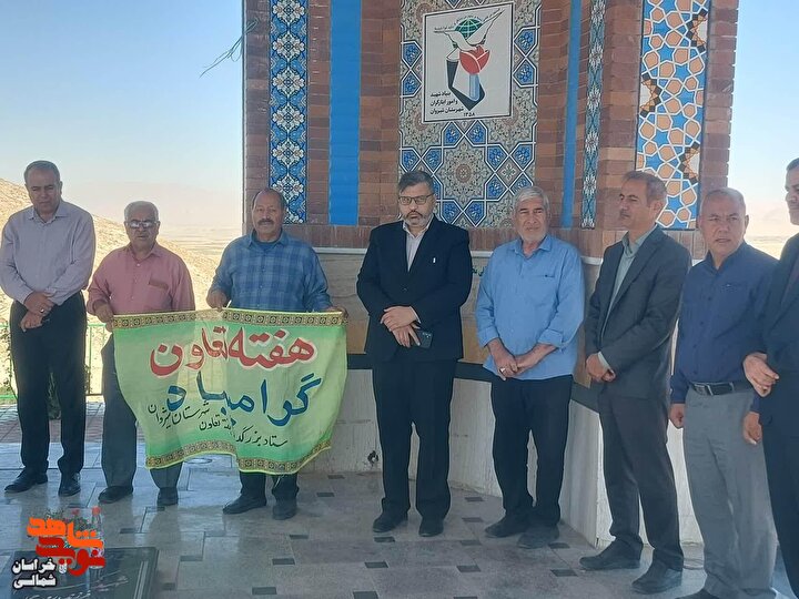 عطرافشانی و گلباران گلزار مطهر شهدای گمنام+ تصاویر