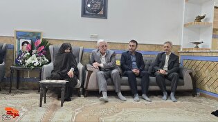 خانواده‌های معظم شهدا حق بزرگی بر گردن همه ما...