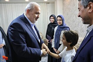 راه شهیدان باید با معرفت، مقاومت و تدبیر ادامه...