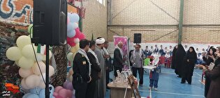 نواختن زنگ مقامت و ایثار و تقدیر از پدر شهید مدافع...