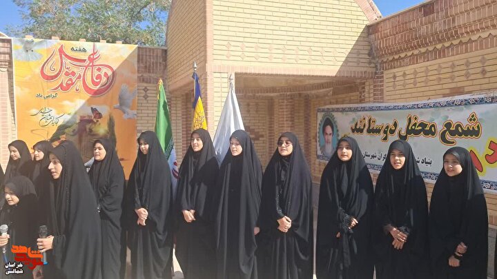 غبارروبی و عطرافشانی گلزار شهدای مرکزی شهرستان فاروج برگزار شد