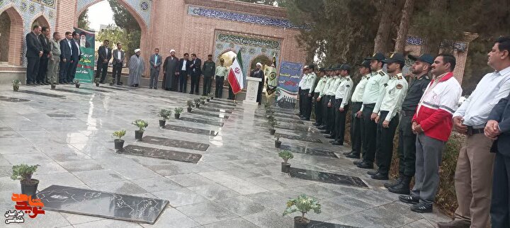همزمان با آغاز هفته نیروی انتظامی، گلزار شهدا عطرافشانی شد