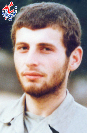 شهید محمد علی زرین کفش / تولد:1345 / شهادت: 66/1/18 شلمچه / رشته تحصیلی: مهندسی کامپیوتر / دانشگاه شیراز / سعی کنید بهترین تربیت کننده برای فرزندانتان باشید.