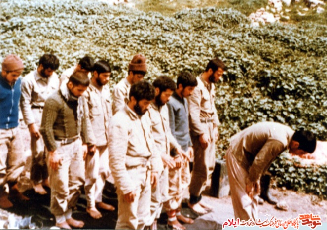 تصاویری از بسیجیان سلحشور در هشت سال دفاع مقدس به عنوان زندگی در جبهه 