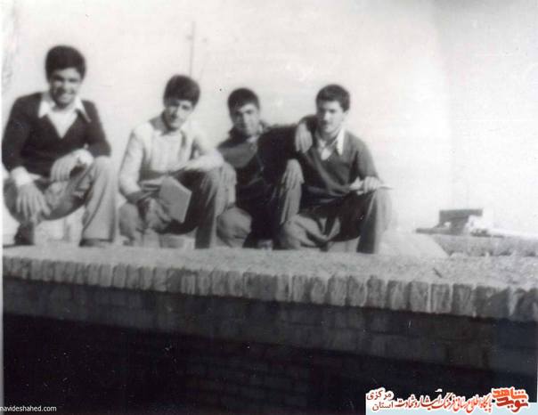 از چپ: صادق خیرآبادی - نور خیرآبادی - شهید محمد حسین آبادی - فرج اله قدسی