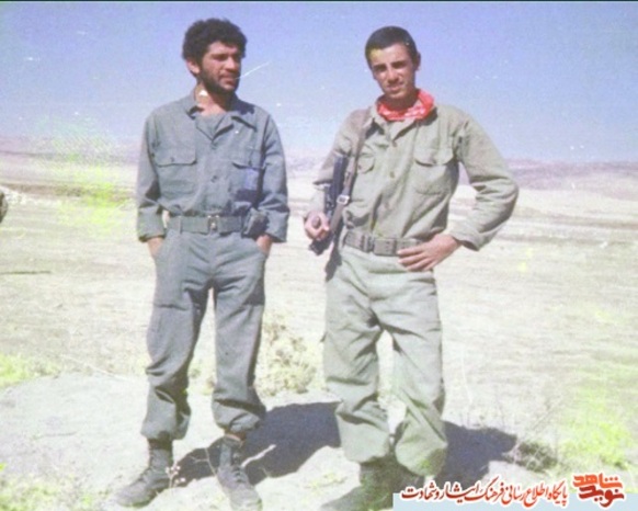 ایستاده از سمت چپ تصویر شهید سید ابراهیم آل نبی
