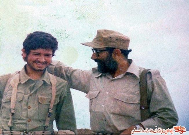 نفر سمت چپ شهید سیدرضا ترابی