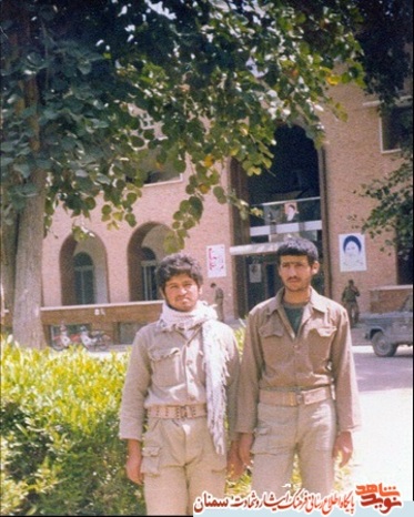 نفر سمت چپ شهید سیدرضا ترابی