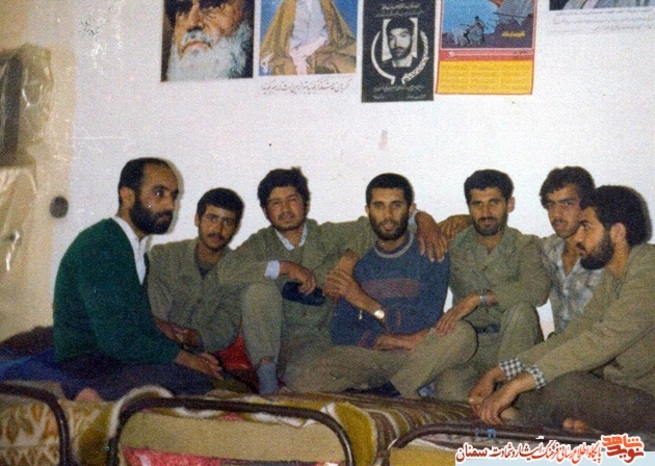 نفر سوم از چپ شهید سیدرضا ترابی