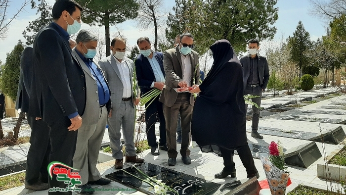 گلباران قبور شهدای بمباران هوایی شهرکرد