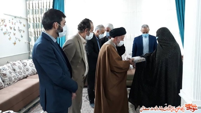 دیدار نماینده ولی فقیه و مدیرکل بنیاد شهید استان سمنان با همسر گرامی جانباز شهید حاج غلامعلی مثبت- ۲۵ اسفند ۹۹