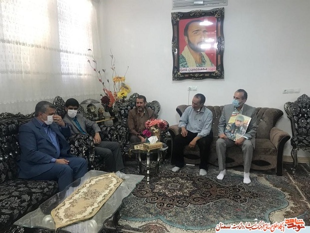 دیدار فرماندار و رئیس بنیاد شهید سمنان با خانواده معزز شهید مدافع حرم محمدحسین حمزه- بیست و نهم فروردین ۱۴۰۰ سمنان