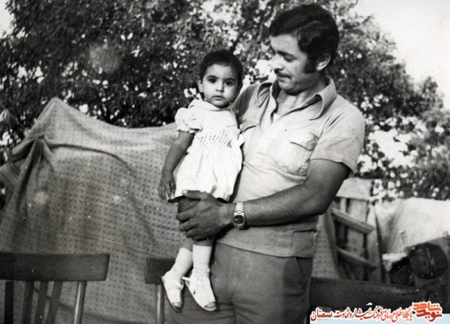 نفر سمت راست شهید علی‌اصغر قاسم‌پور