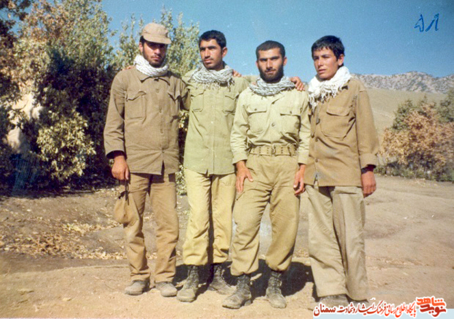 نفر اول از چپ شهید علی رضایی