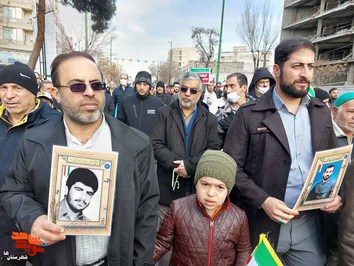 راهپیمایی ۲۲ بهمن در شهرستان ری و توزیع تصاویر شهدا 