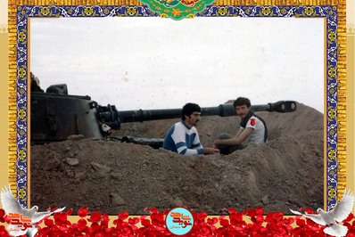 نفر سمت راست شهید علی‌اکبر بصیری